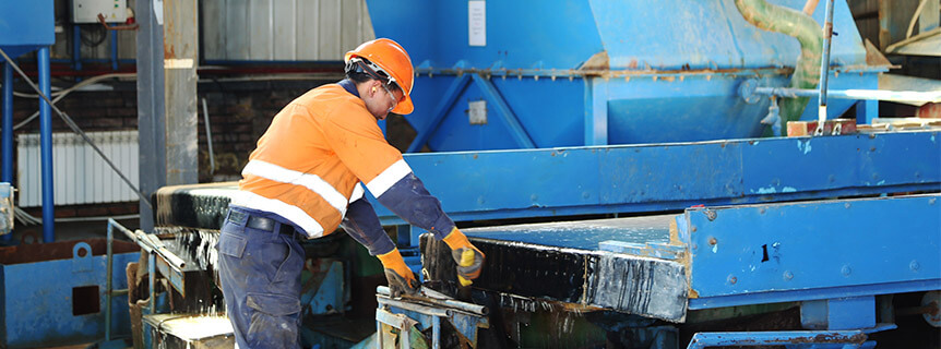 A worker is operating a shaking table in the wolframite mineral processing plant.jpg A worker is operating a shaking table in the wolframite mineral processing plant.jpg